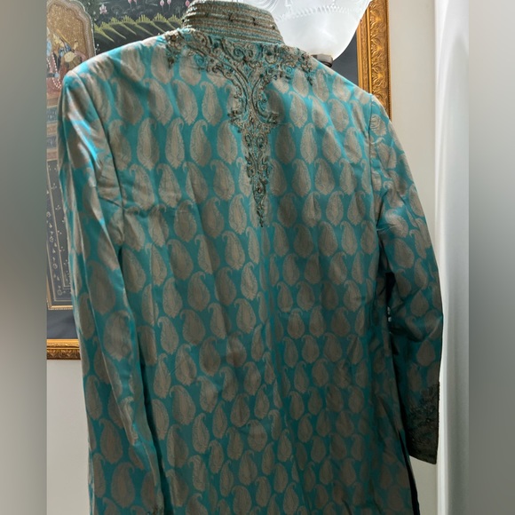 Silk Sherwani .. beautiful piece - Picture 2 of 2